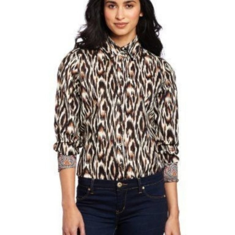 Robert Graham M blouse 0563 cuff embroidered. Bust 19 length 26 - not boxy